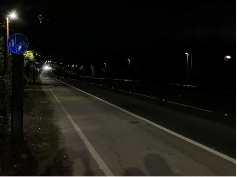 pedestrian only lighting and dark carriageway on the A1079